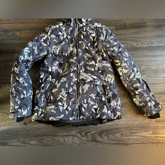 Peak Performance Winter Jacket - Size L - Picture 2 of 8